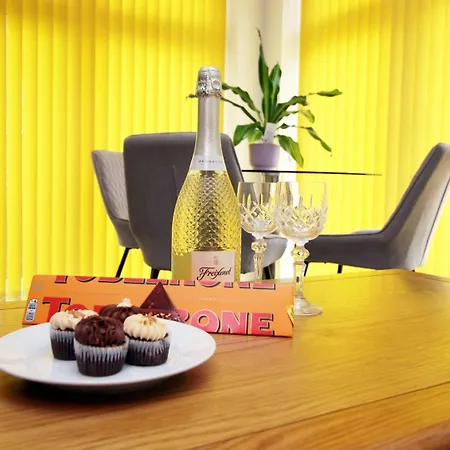 Near The Mall And Zoo Project | 2br Apartman Bristol