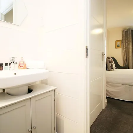Apartman Near The Mall And Zoo Project | 2br
