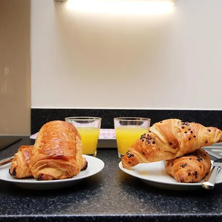 Near The Mall And Zoo Project | 2br Apartman Bristol