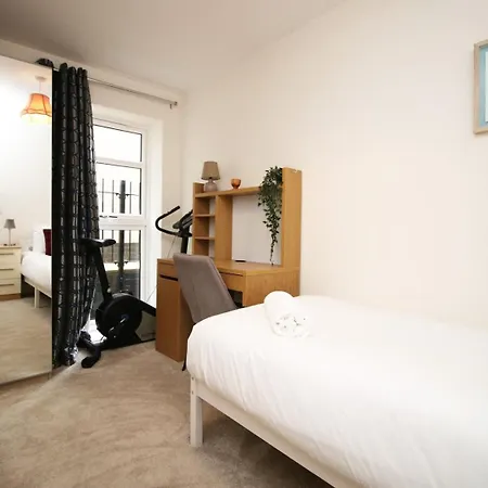 Near The Mall And Zoo Project | 2br דירה בריסטול