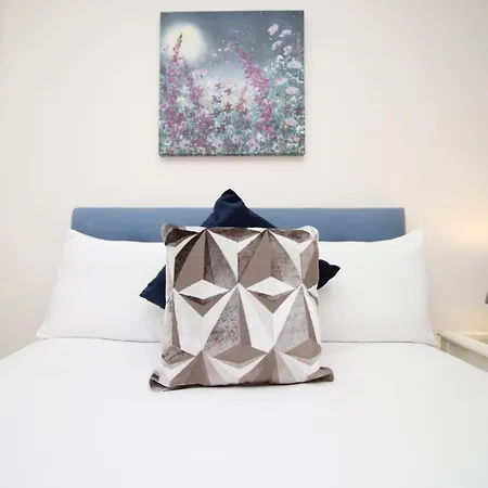Апартаменти Near The Mall And Zoo Project | 2br