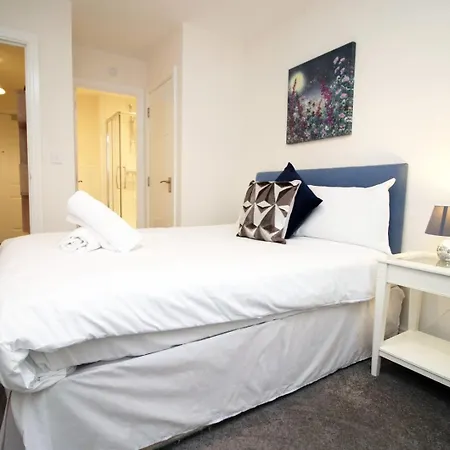 Апартаменти Near The Mall And Zoo Project | 2br Бристоль